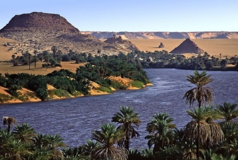 Chad — The desert lakes of Ounianga and the volcanic Tibesti mountains